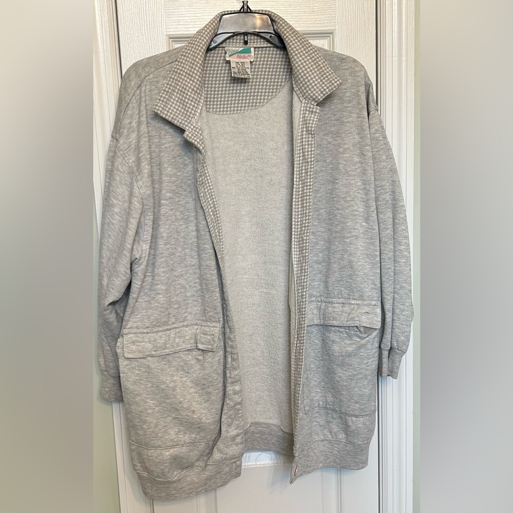 Gray cardigan/Jacket with Checkered Collar